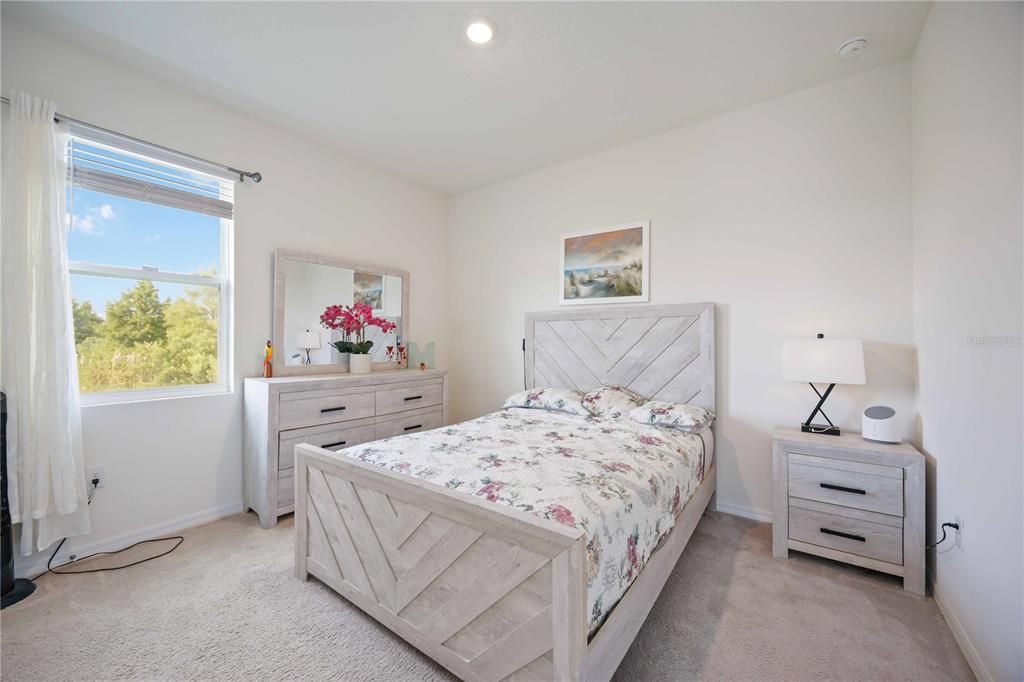 Под контрактом: $2,600 (4 спален, 2 ванн, 2068 Квадратных фут)