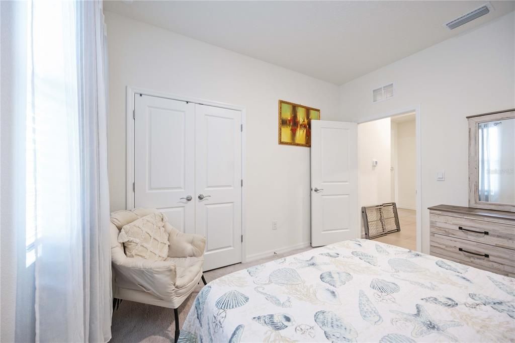 Под контрактом: $2,600 (4 спален, 2 ванн, 2068 Квадратных фут)