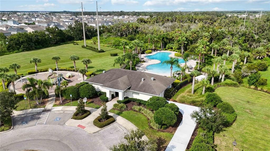 Под контрактом: $2,600 (4 спален, 2 ванн, 2068 Квадратных фут)