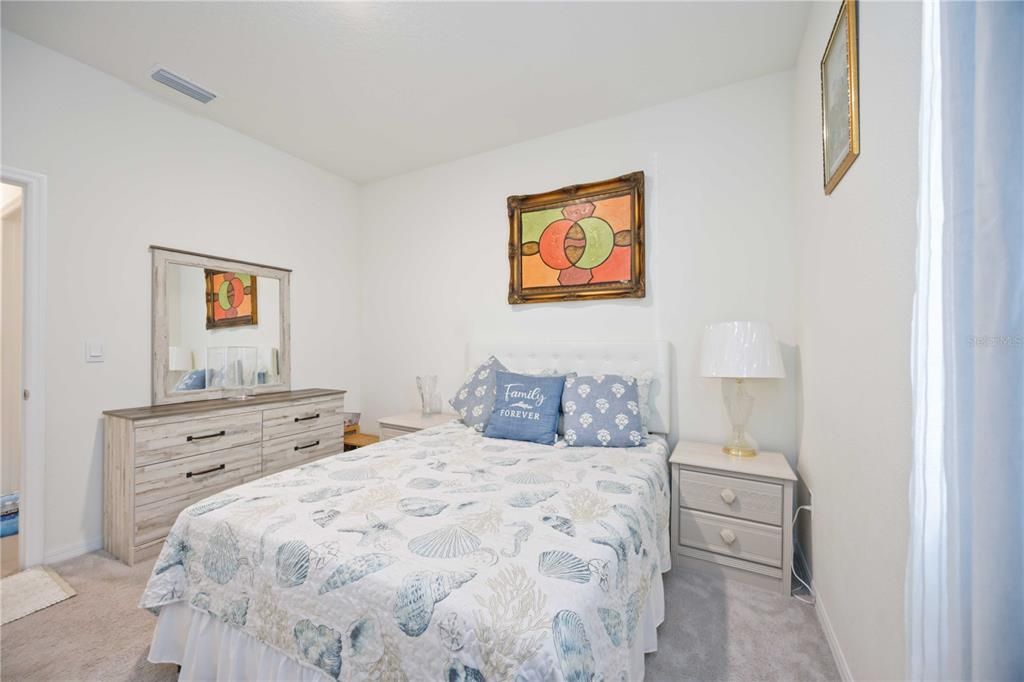 Под контрактом: $2,600 (4 спален, 2 ванн, 2068 Квадратных фут)