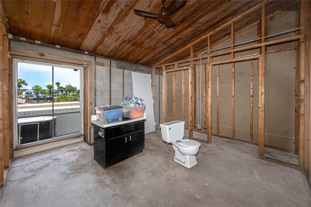 Activo con contrato: $215,000 (2 camas, 2 baños, 1145 Pies cuadrados)