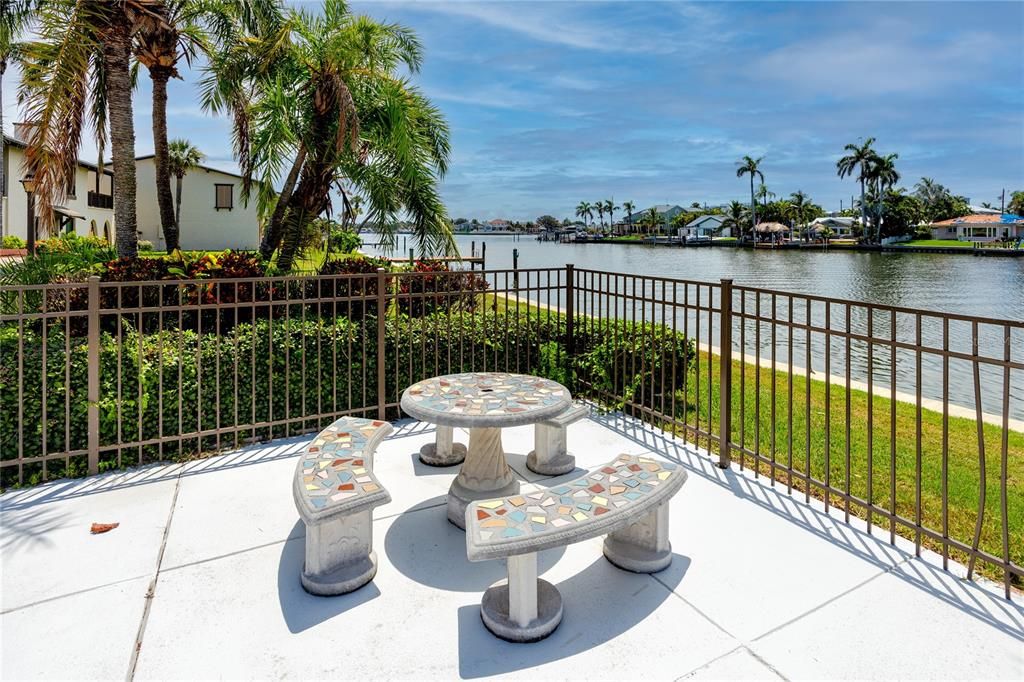 Activo con contrato: $215,000 (2 camas, 2 baños, 1145 Pies cuadrados)