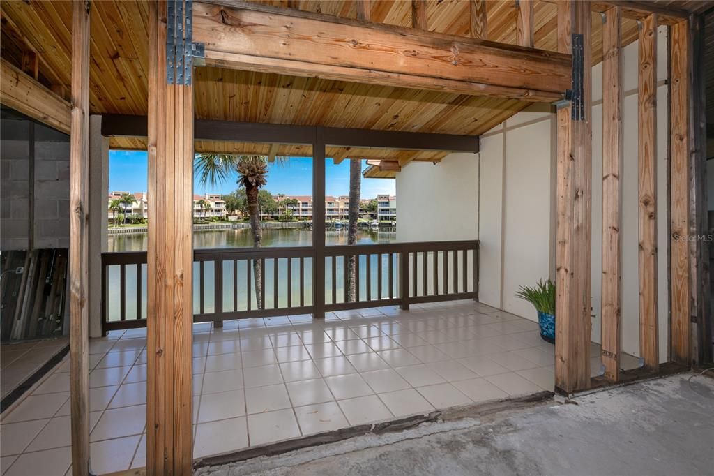 Activo con contrato: $215,000 (2 camas, 2 baños, 1145 Pies cuadrados)