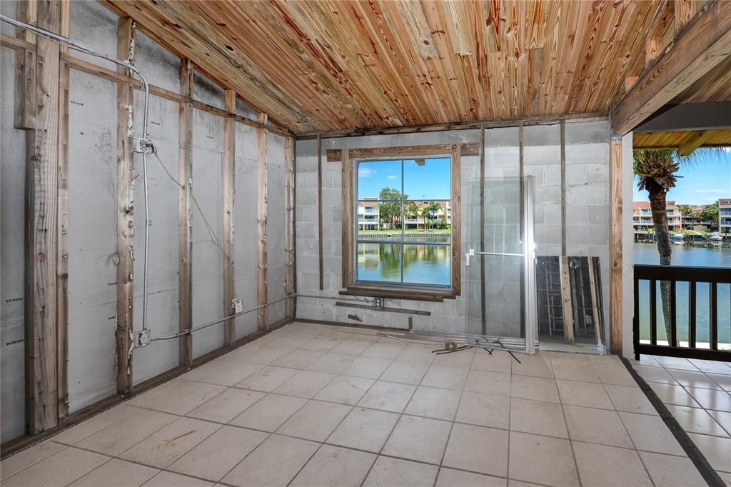 Activo con contrato: $215,000 (2 camas, 2 baños, 1145 Pies cuadrados)