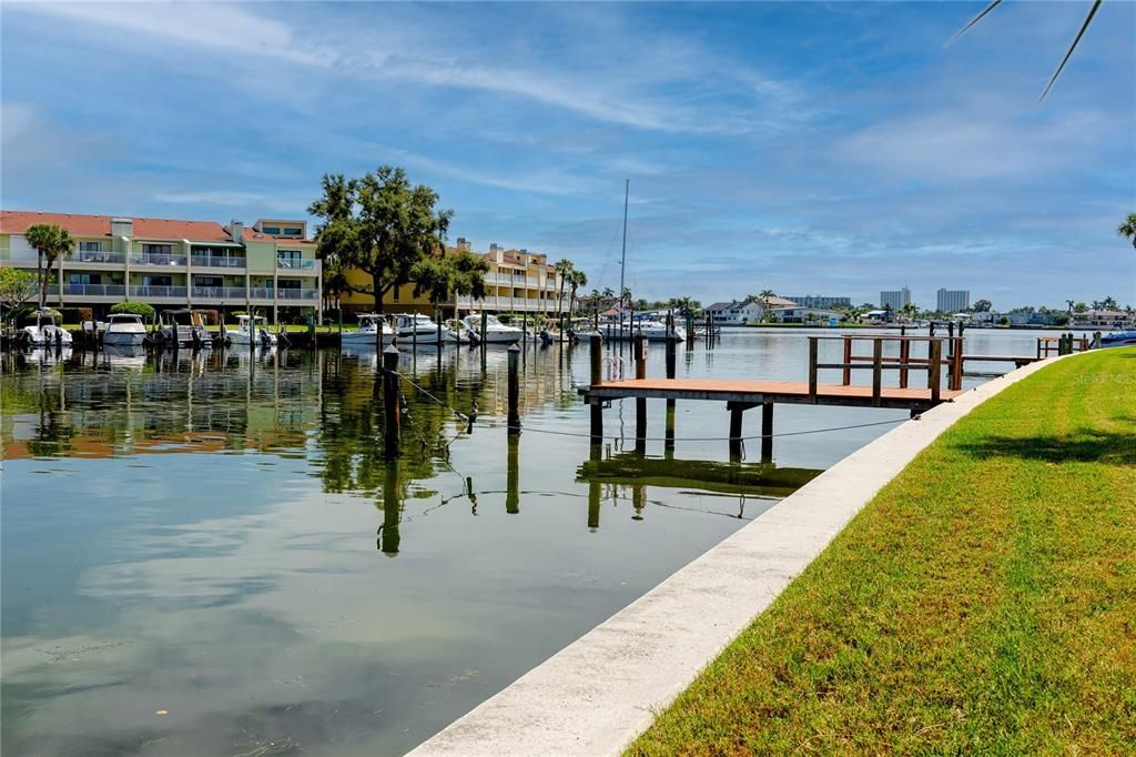 Activo con contrato: $215,000 (2 camas, 2 baños, 1145 Pies cuadrados)