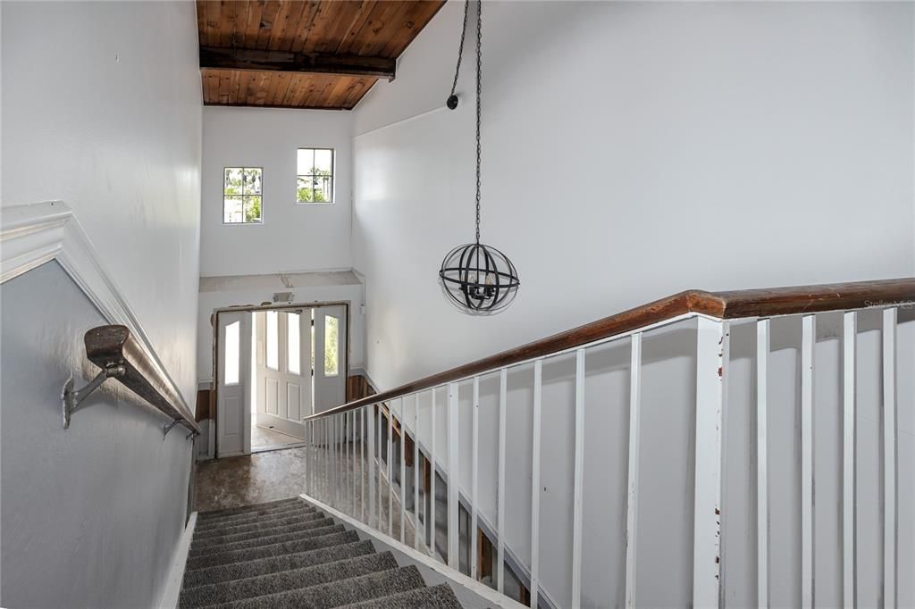 Activo con contrato: $215,000 (2 camas, 2 baños, 1145 Pies cuadrados)