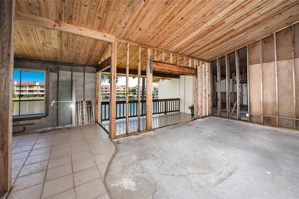 Activo con contrato: $215,000 (2 camas, 2 baños, 1145 Pies cuadrados)