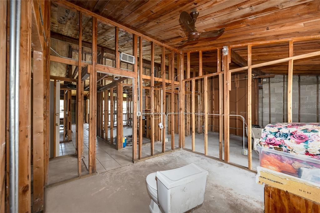 Activo con contrato: $215,000 (2 camas, 2 baños, 1145 Pies cuadrados)