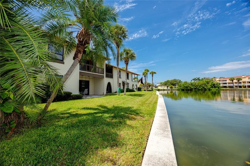 Activo con contrato: $215,000 (2 camas, 2 baños, 1145 Pies cuadrados)