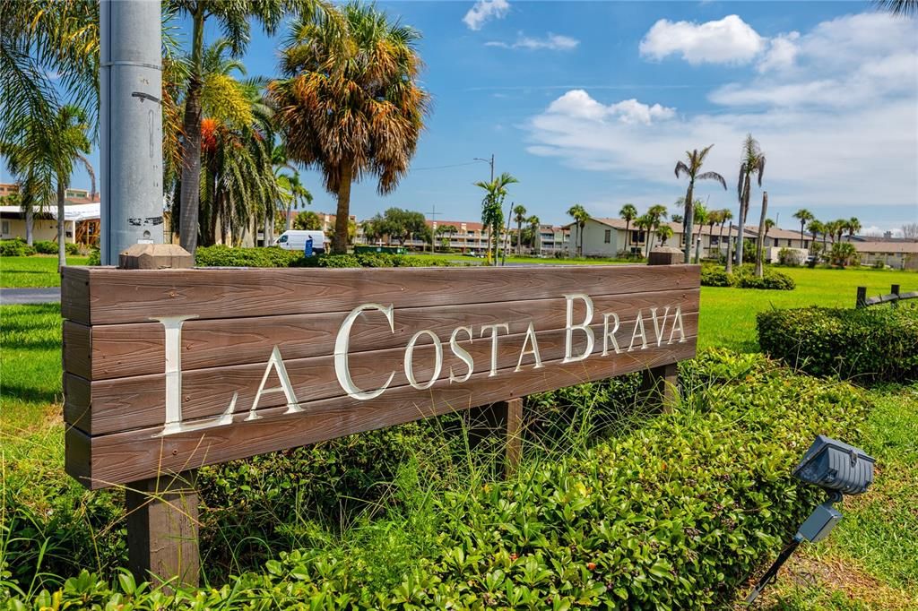 Activo con contrato: $215,000 (2 camas, 2 baños, 1145 Pies cuadrados)