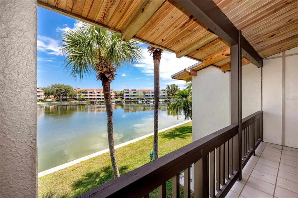 Activo con contrato: $215,000 (2 camas, 2 baños, 1145 Pies cuadrados)