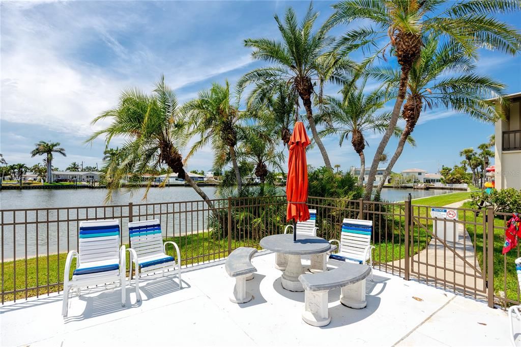 Activo con contrato: $215,000 (2 camas, 2 baños, 1145 Pies cuadrados)