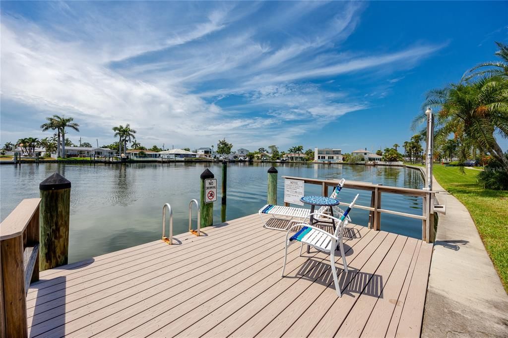 Activo con contrato: $215,000 (2 camas, 2 baños, 1145 Pies cuadrados)