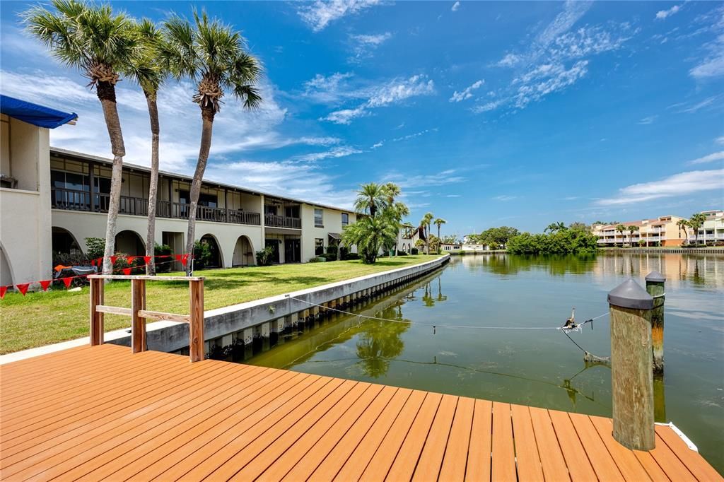 Activo con contrato: $215,000 (2 camas, 2 baños, 1145 Pies cuadrados)