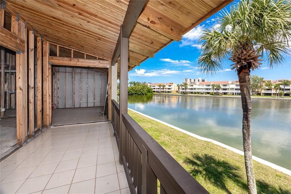 Activo con contrato: $215,000 (2 camas, 2 baños, 1145 Pies cuadrados)