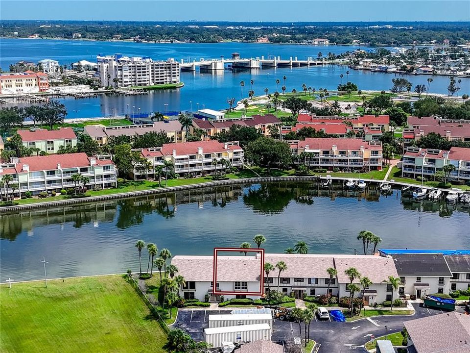 Activo con contrato: $215,000 (2 camas, 2 baños, 1145 Pies cuadrados)