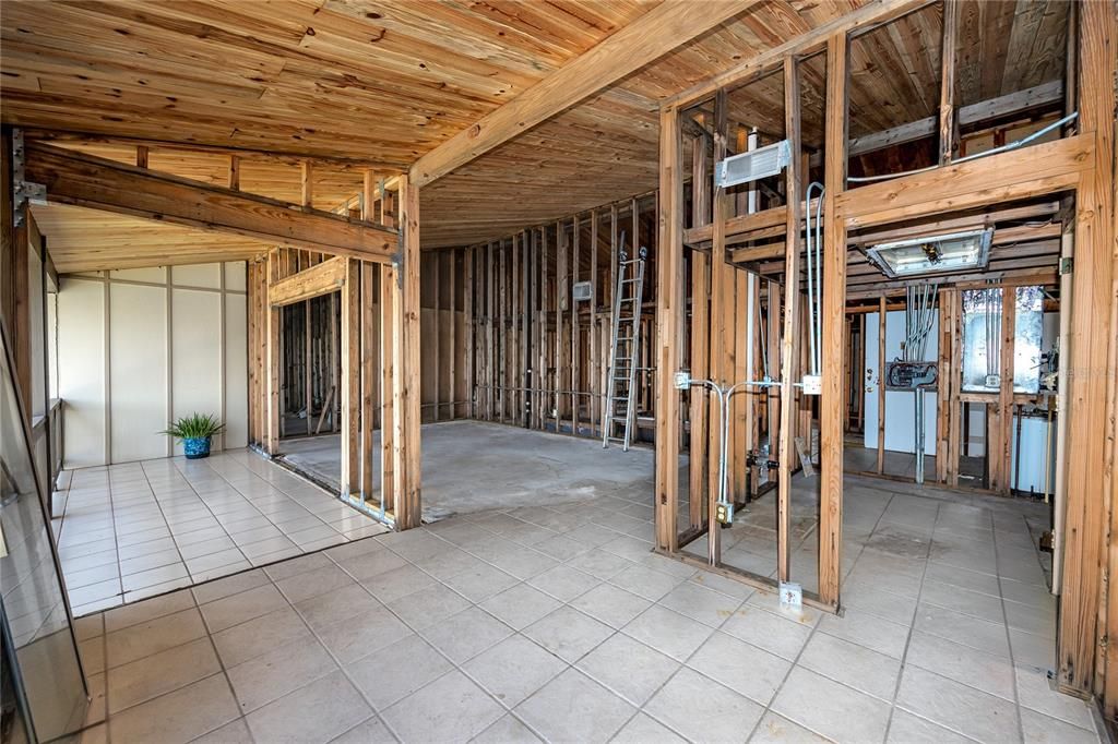 Activo con contrato: $215,000 (2 camas, 2 baños, 1145 Pies cuadrados)