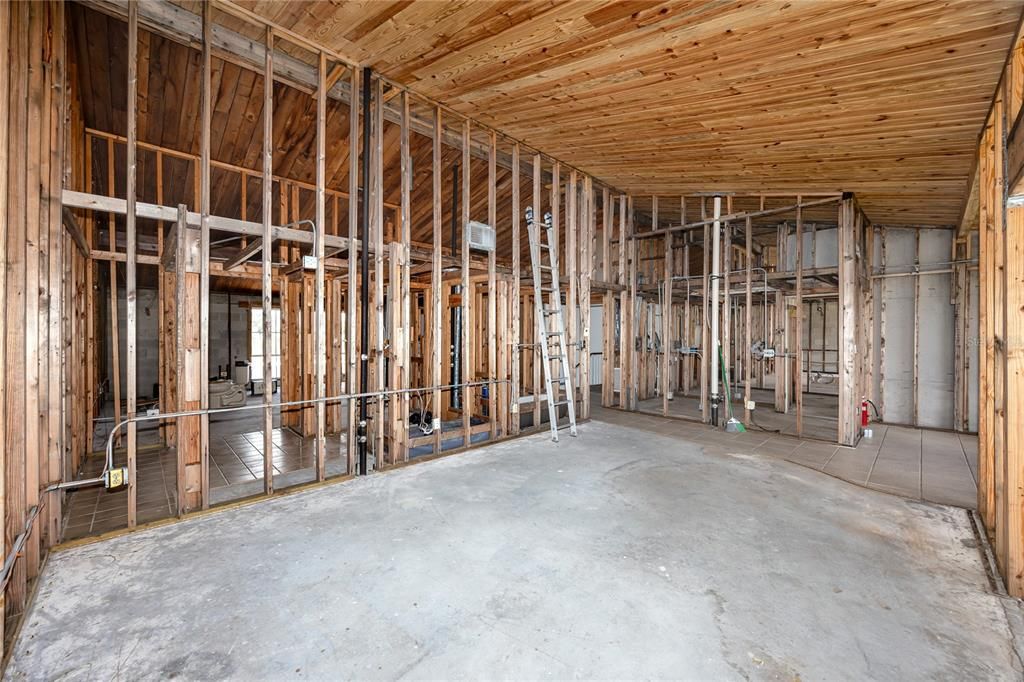 Activo con contrato: $215,000 (2 camas, 2 baños, 1145 Pies cuadrados)