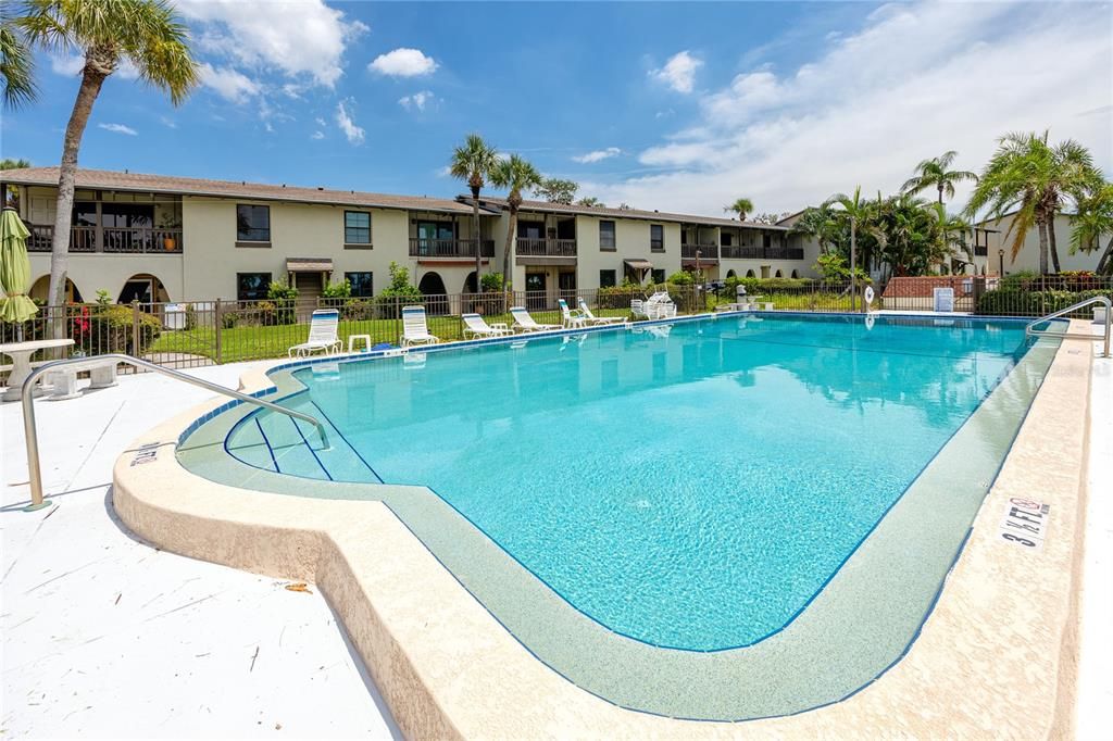 Activo con contrato: $215,000 (2 camas, 2 baños, 1145 Pies cuadrados)