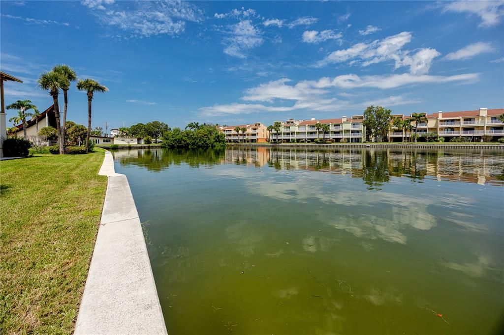 Activo con contrato: $215,000 (2 camas, 2 baños, 1145 Pies cuadrados)