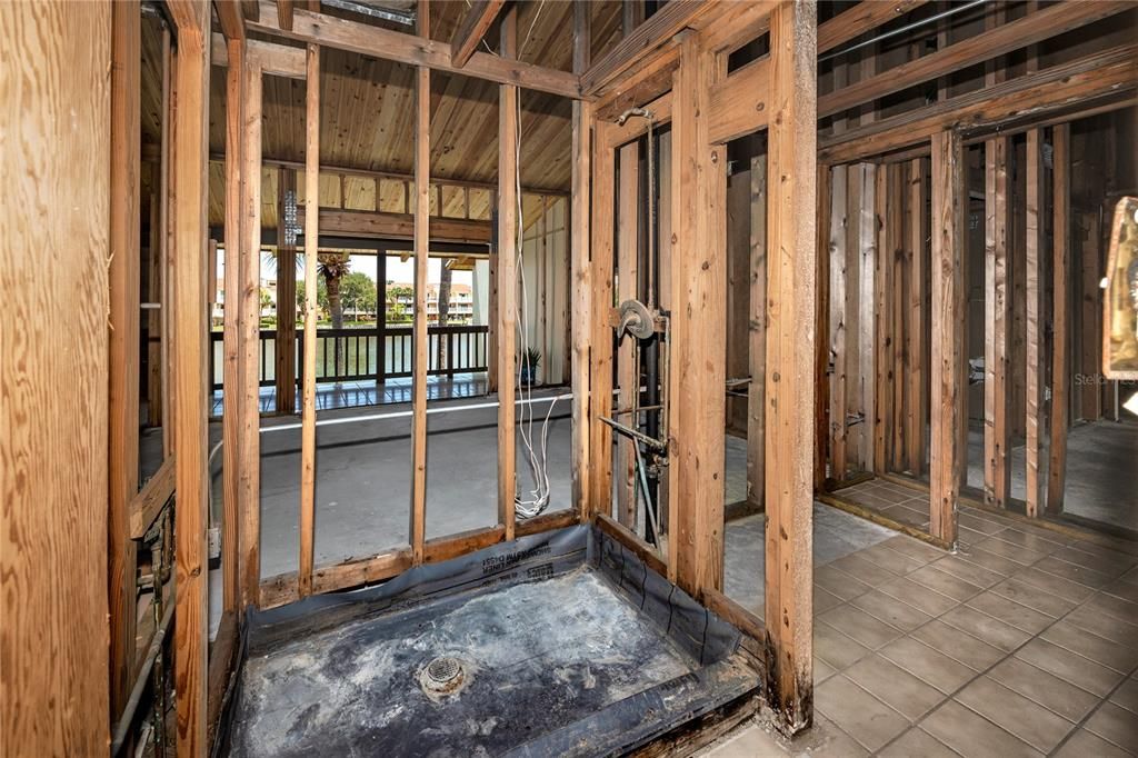 Activo con contrato: $215,000 (2 camas, 2 baños, 1145 Pies cuadrados)