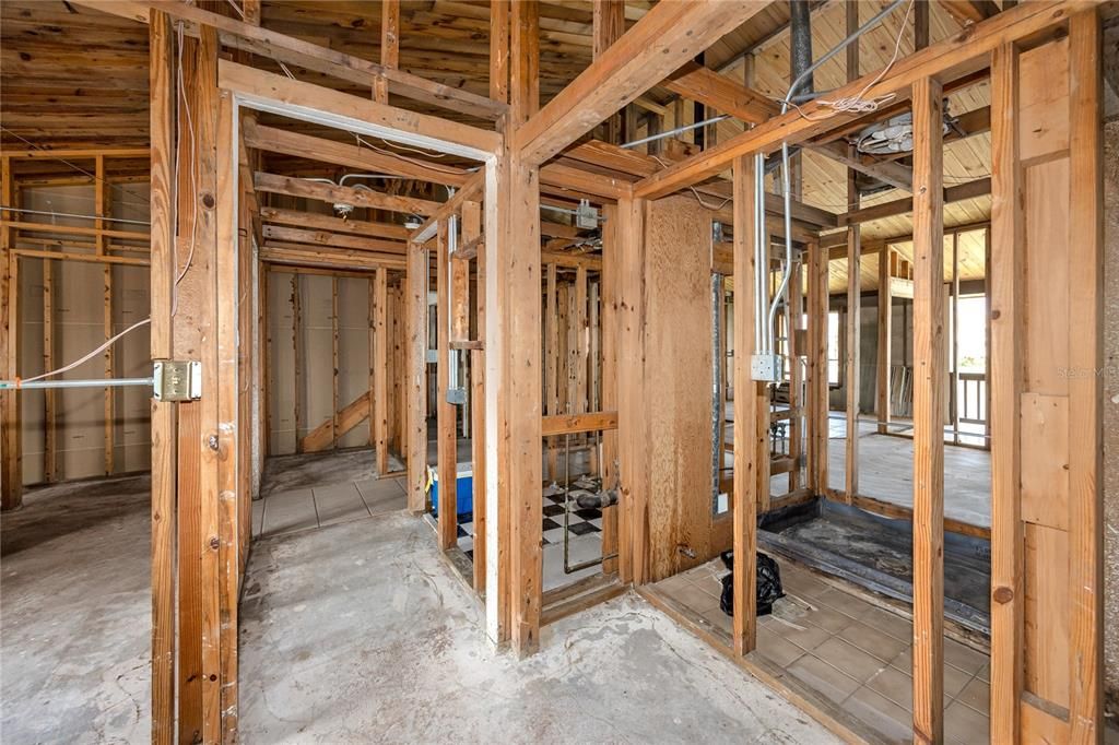 Activo con contrato: $215,000 (2 camas, 2 baños, 1145 Pies cuadrados)