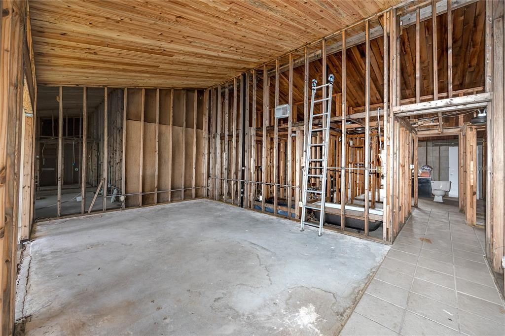 Activo con contrato: $215,000 (2 camas, 2 baños, 1145 Pies cuadrados)