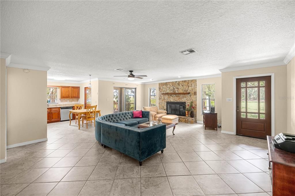 For Sale: $479,000 (3 beds, 2 baths, 1430 Square Feet)