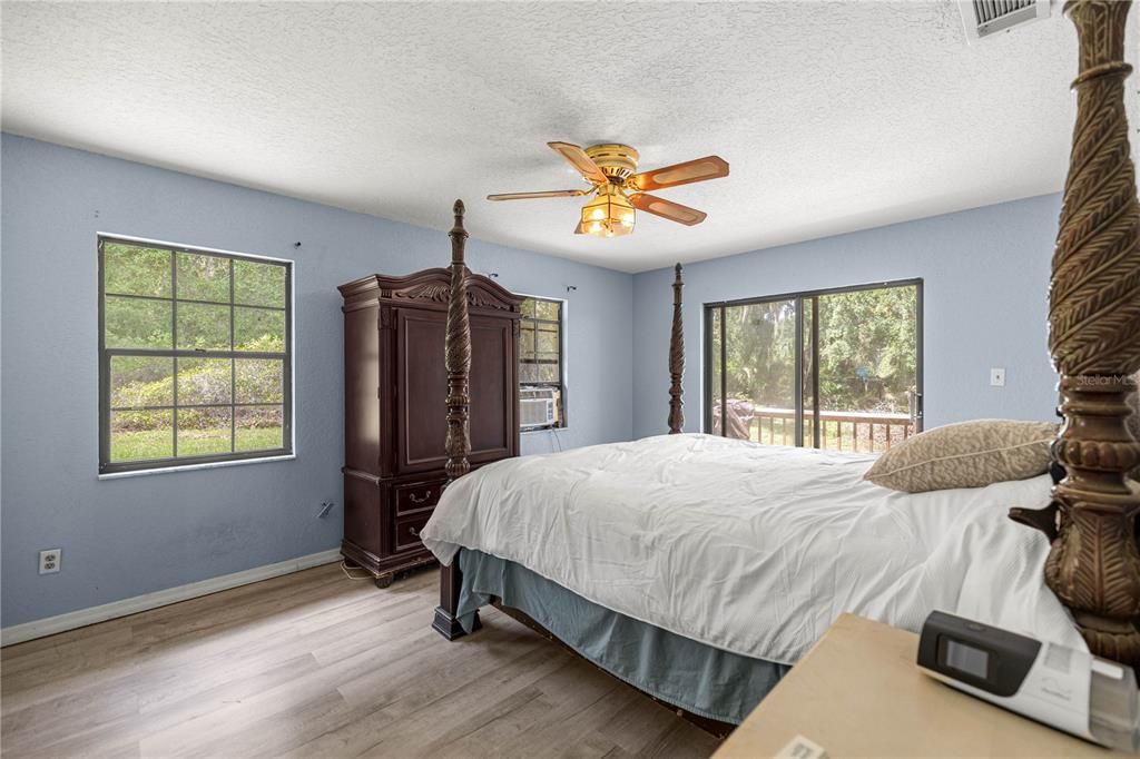 For Sale: $479,000 (3 beds, 2 baths, 1430 Square Feet)