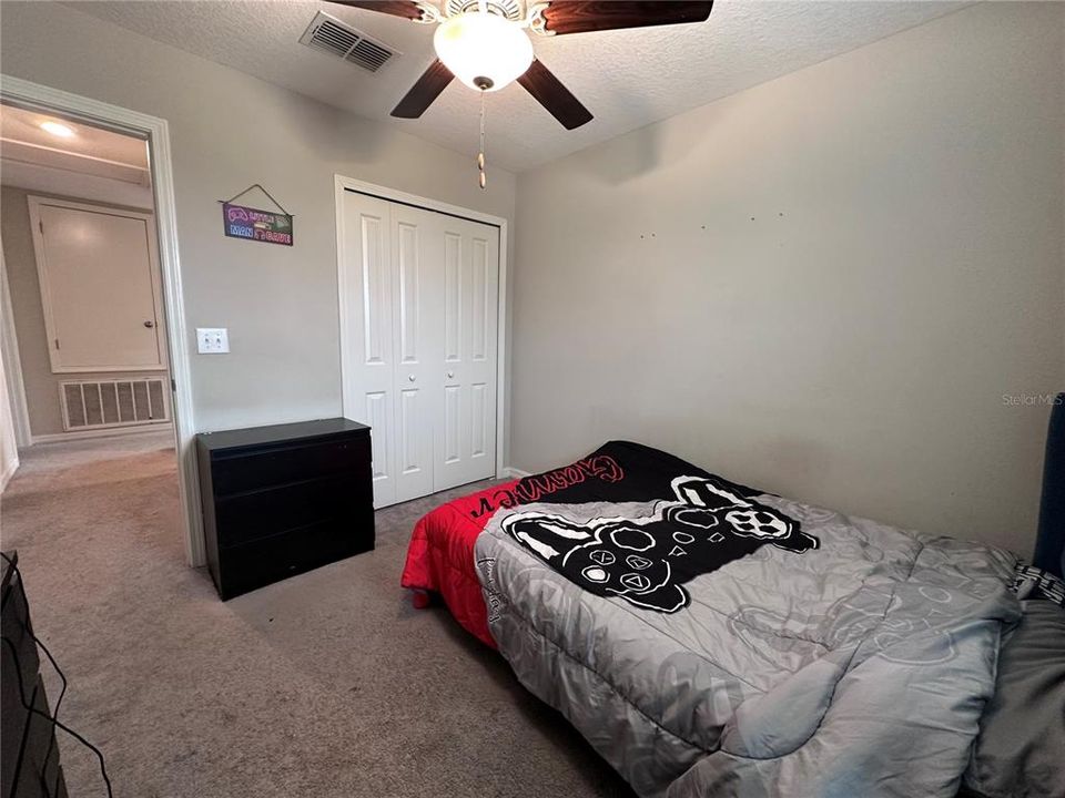 Под контрактом: $445,000 (4 спален, 2 ванн, 1914 Квадратных фут)