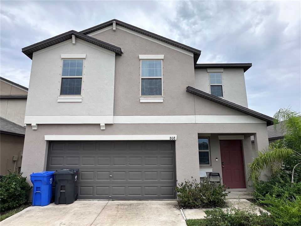 Под контрактом: $445,000 (4 спален, 2 ванн, 1914 Квадратных фут)