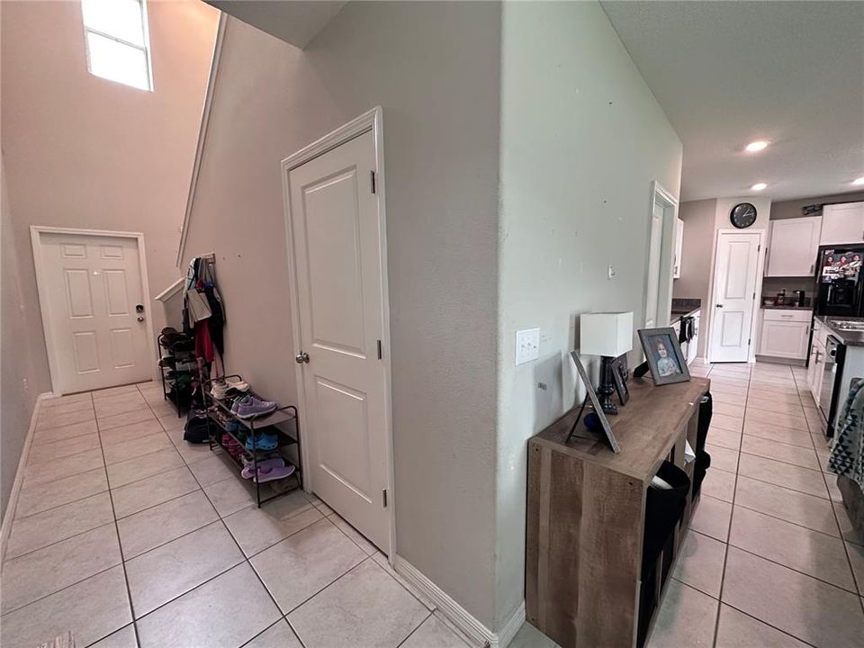 Под контрактом: $445,000 (4 спален, 2 ванн, 1914 Квадратных фут)