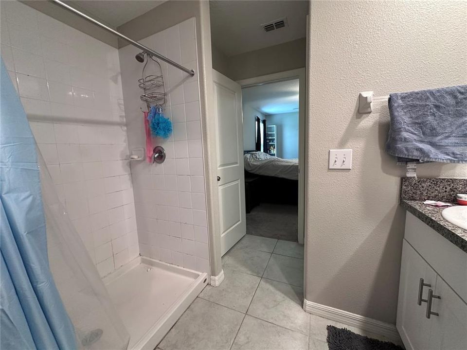 Под контрактом: $445,000 (4 спален, 2 ванн, 1914 Квадратных фут)