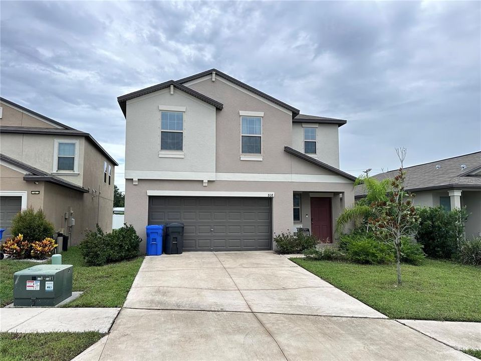 Под контрактом: $445,000 (4 спален, 2 ванн, 1914 Квадратных фут)