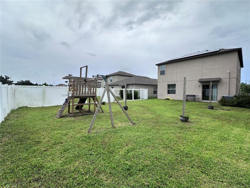 Под контрактом: $445,000 (4 спален, 2 ванн, 1914 Квадратных фут)