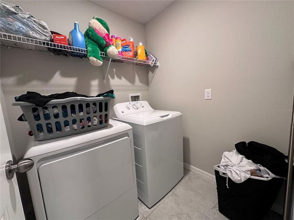 Под контрактом: $445,000 (4 спален, 2 ванн, 1914 Квадратных фут)