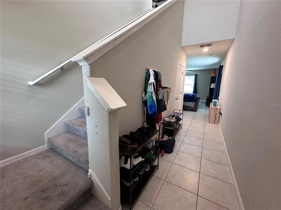 Под контрактом: $445,000 (4 спален, 2 ванн, 1914 Квадратных фут)