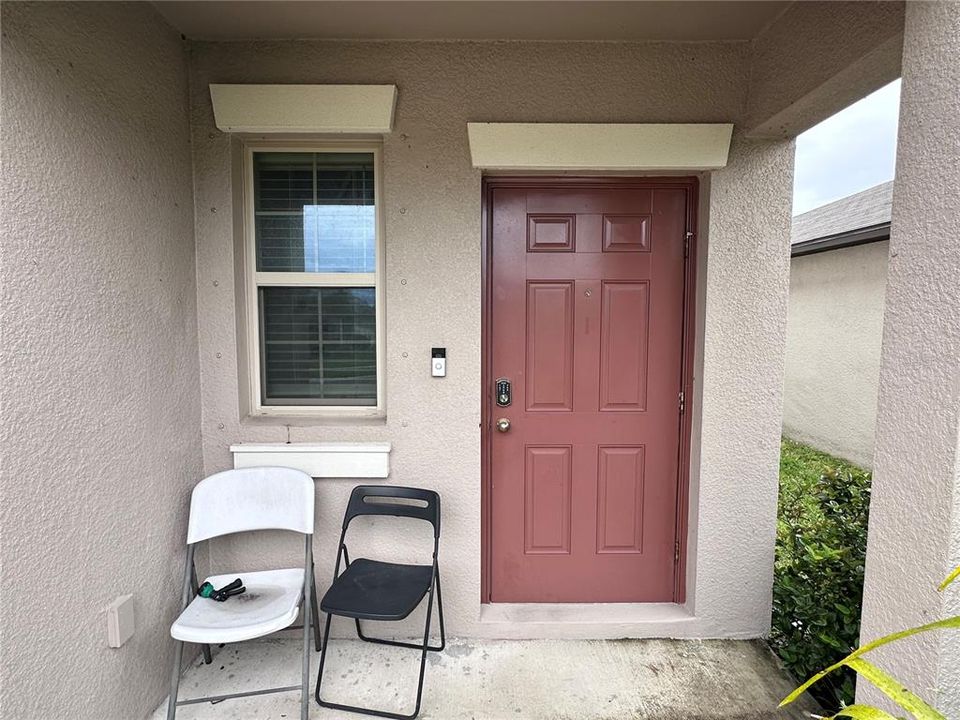 Под контрактом: $445,000 (4 спален, 2 ванн, 1914 Квадратных фут)