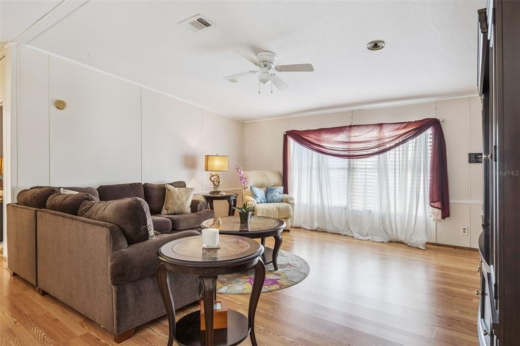 En Venta: $158,900 (3 camas, 2 baños, 1404 Pies cuadrados)