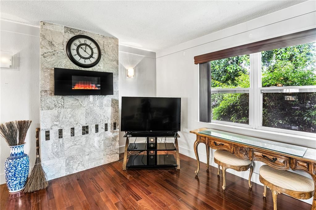 待售: $285,000 (2 贝兹, 2 浴室, 1180 平方英尺)