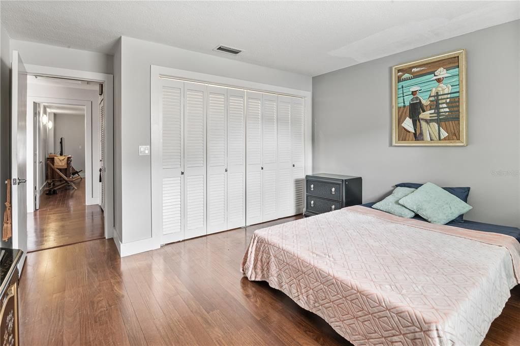 待售: $285,000 (2 贝兹, 2 浴室, 1180 平方英尺)