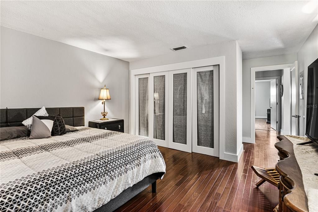 待售: $285,000 (2 贝兹, 2 浴室, 1180 平方英尺)