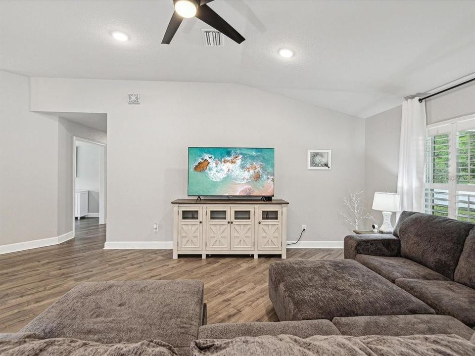 For Sale: $378,900 (4 beds, 2 baths, 2170 Square Feet)