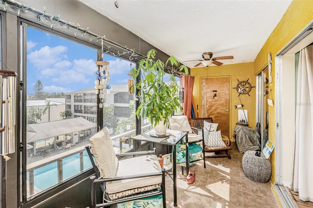 待售: $155,000 (1 贝兹, 1 浴室, 729 平方英尺)