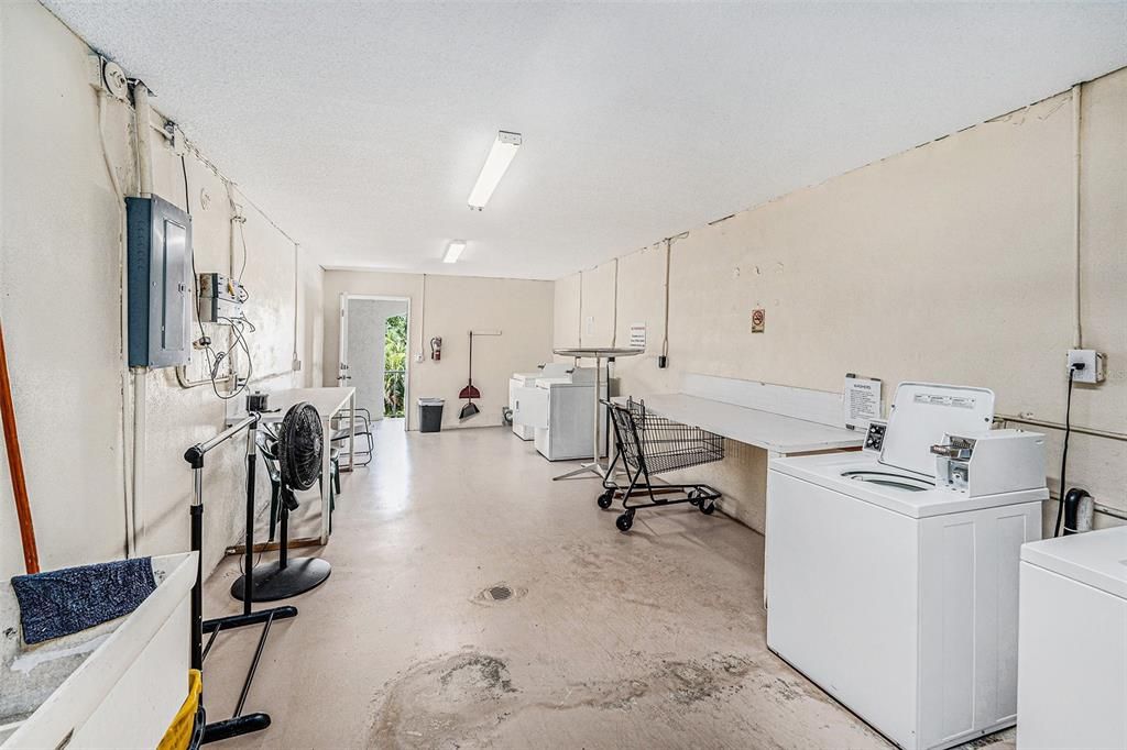 待售: $155,000 (1 贝兹, 1 浴室, 729 平方英尺)