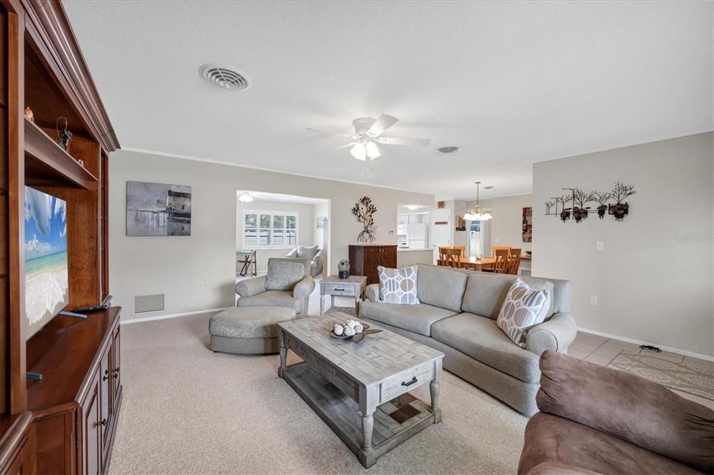 Activo con contrato: $344,500 (2 camas, 2 baños, 1553 Pies cuadrados)