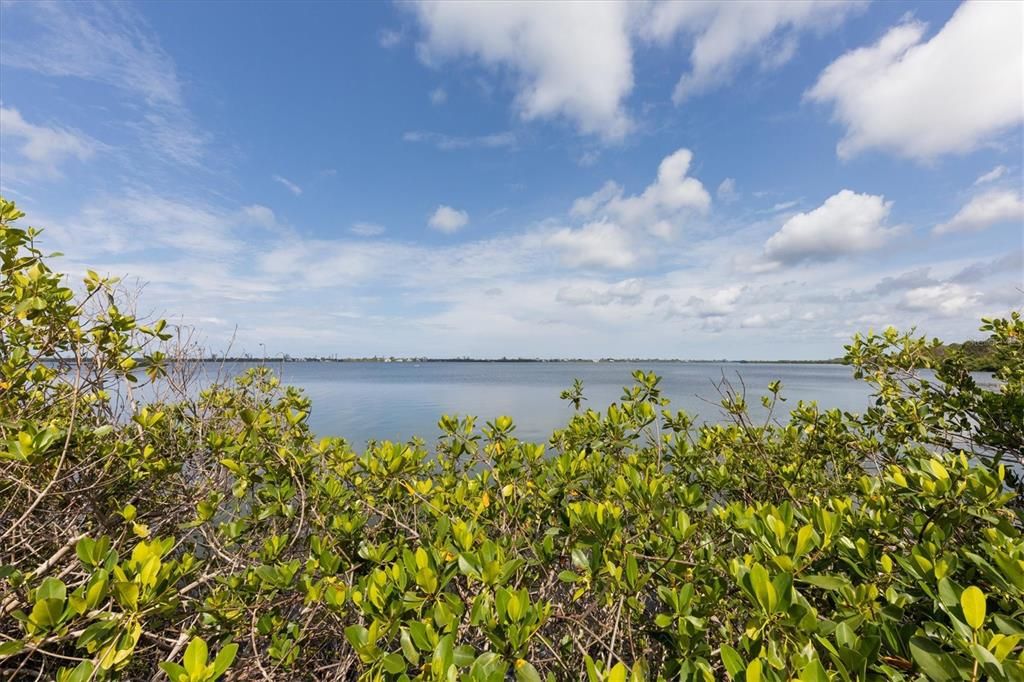 Activo con contrato: $344,500 (2 camas, 2 baños, 1553 Pies cuadrados)