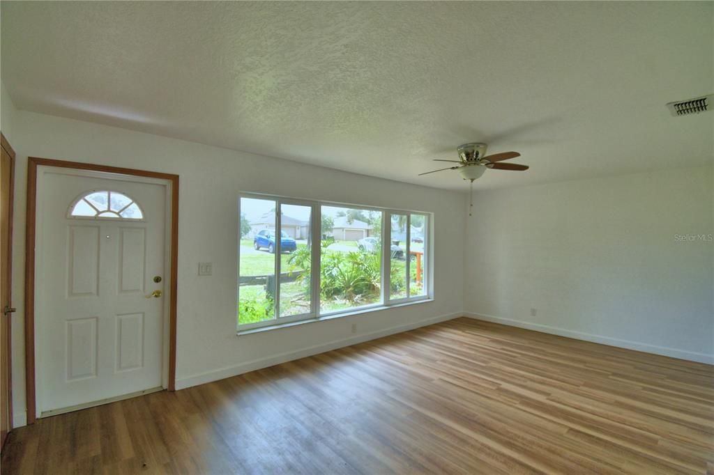 For Sale: $299,000 (3 beds, 1 baths, 1766 Square Feet)