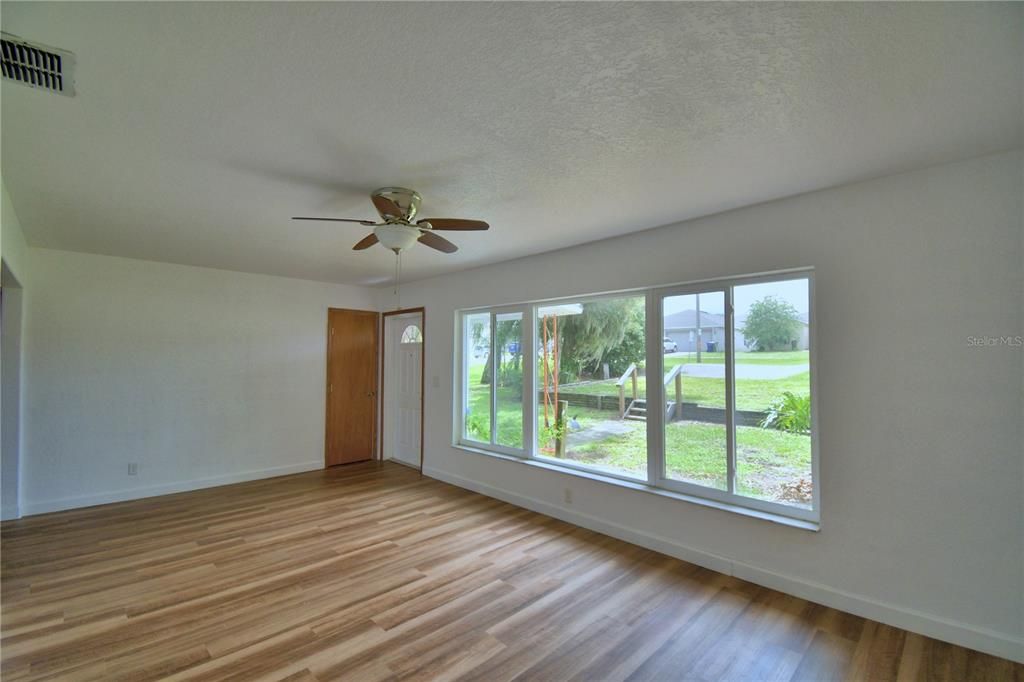 For Sale: $299,000 (3 beds, 1 baths, 1766 Square Feet)