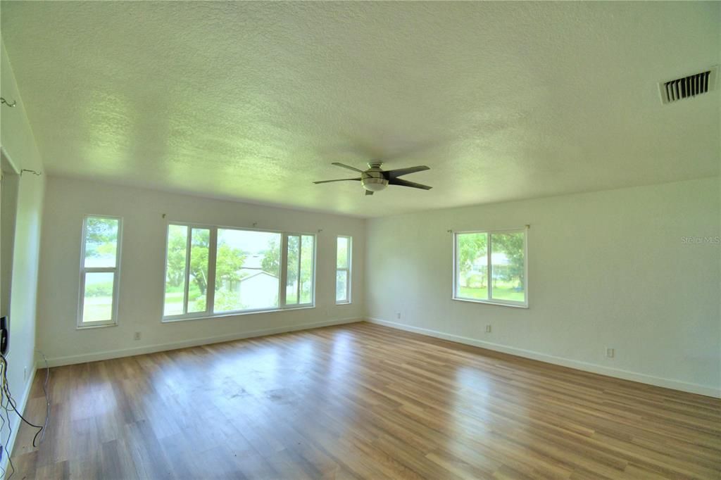 For Sale: $299,000 (3 beds, 1 baths, 1766 Square Feet)